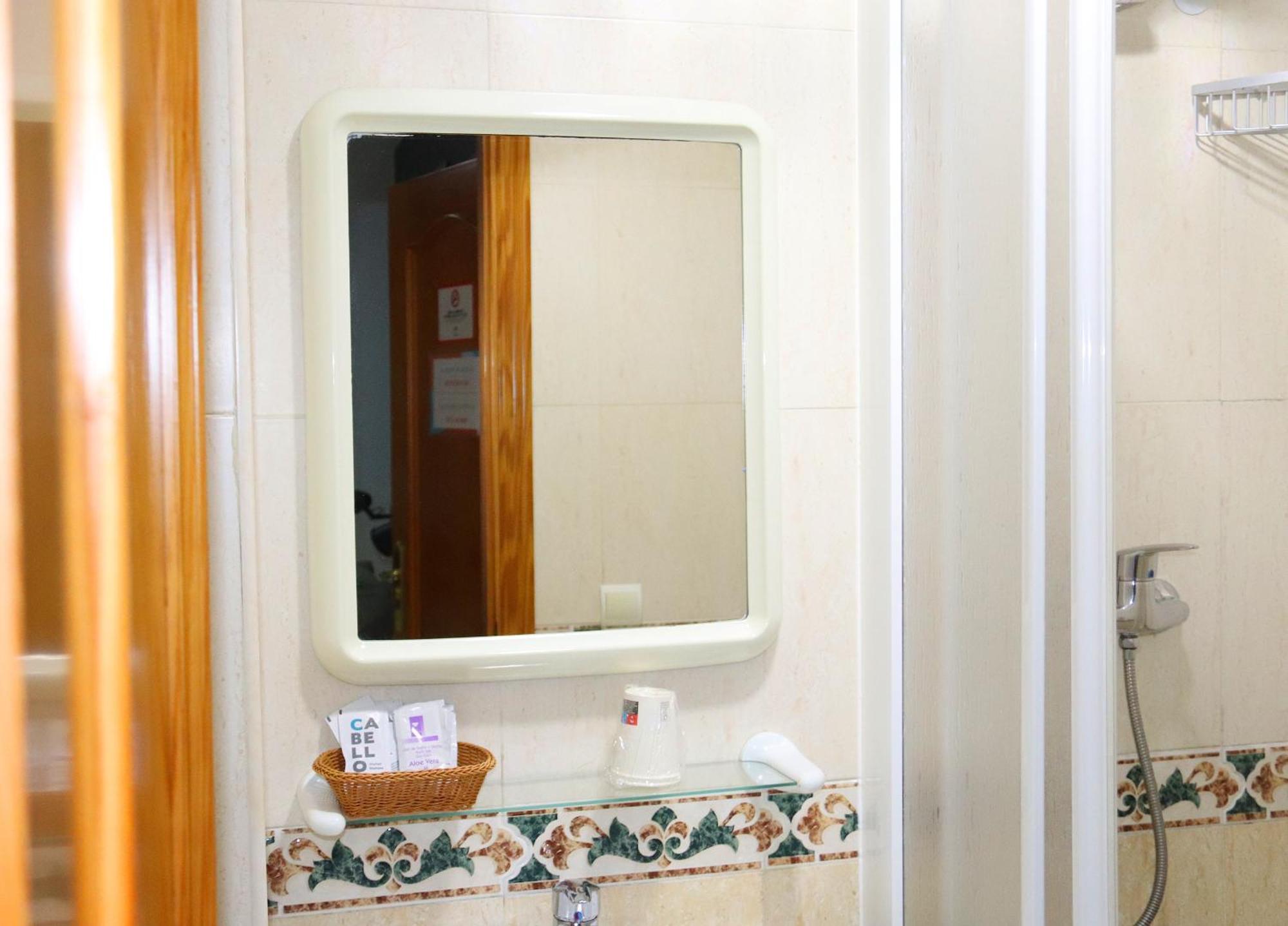 Hostal La Estacion Benajarafe Dış mekan fotoğraf