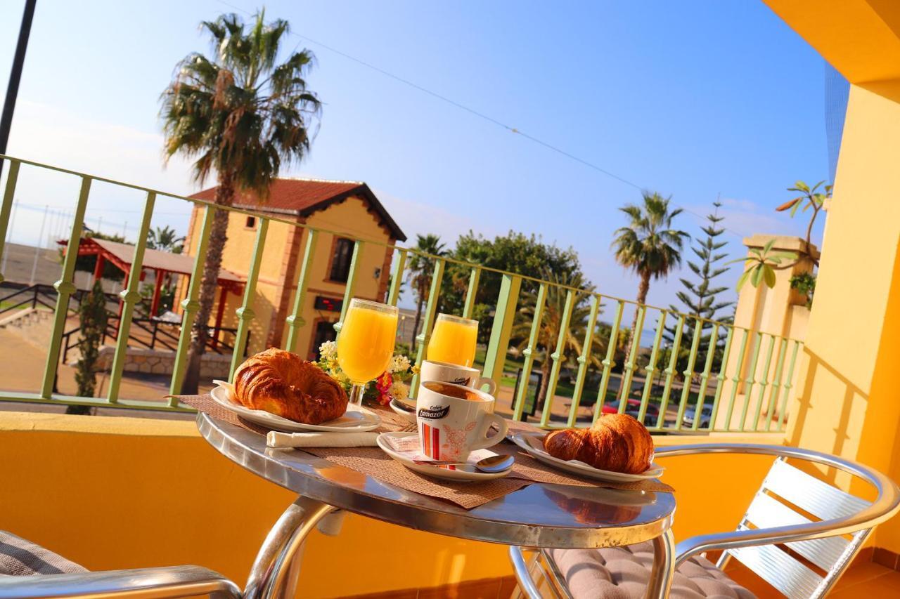 Hostal La Estacion Benajarafe Dış mekan fotoğraf
