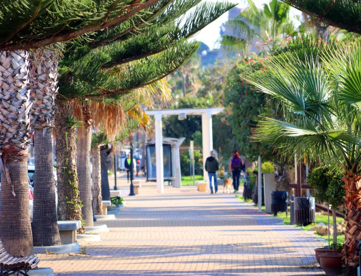 Hostal La Estacion Benajarafe Dış mekan fotoğraf